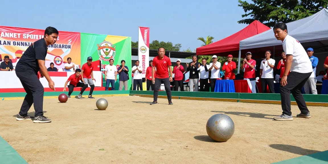 FOPI Kota Palu mengadakan pertandingan petanque di luar ruangan yang meriah.